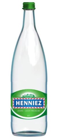 Henniez grün mit wenig CO2 Glas